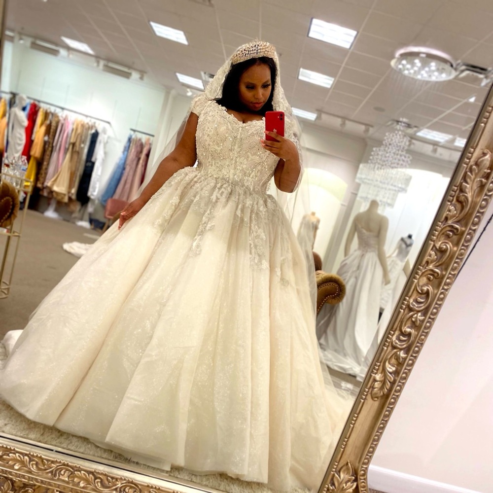 Plus size Stunning Cream Wedding Gown